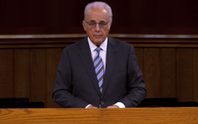 Biased Judicial Activist Orders Closure of Pastor John McArthur’s Church Services: 8 Shocking Facts
