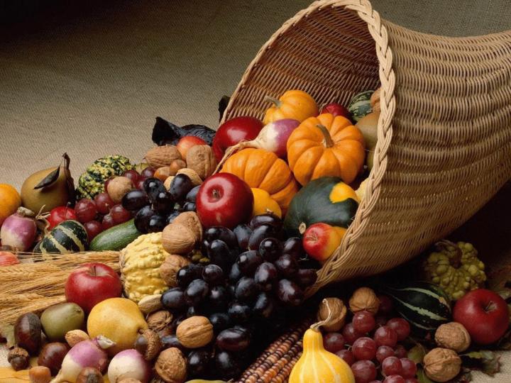 Lots of fruit are in the box