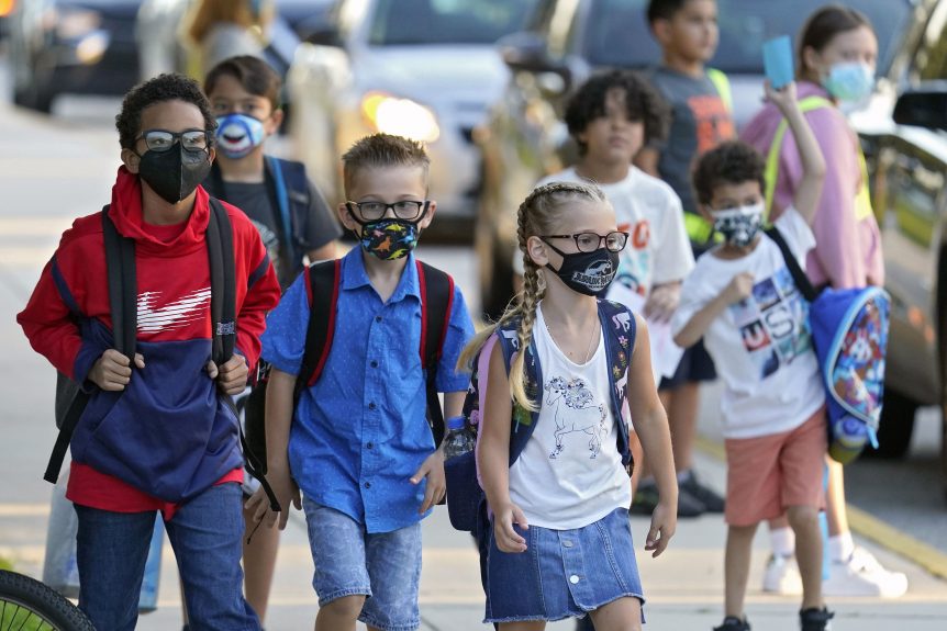 School kids are using mask