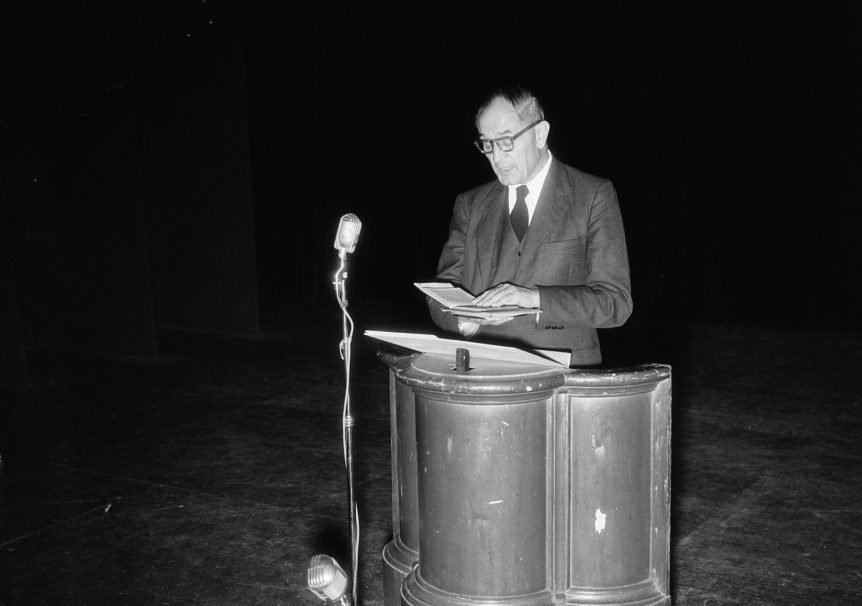 Martin Niemöller is giving a speech