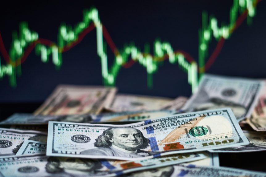 A few notes of one hundred USD