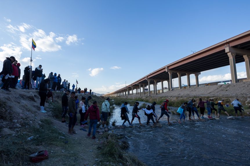 Peoples are crossing the border